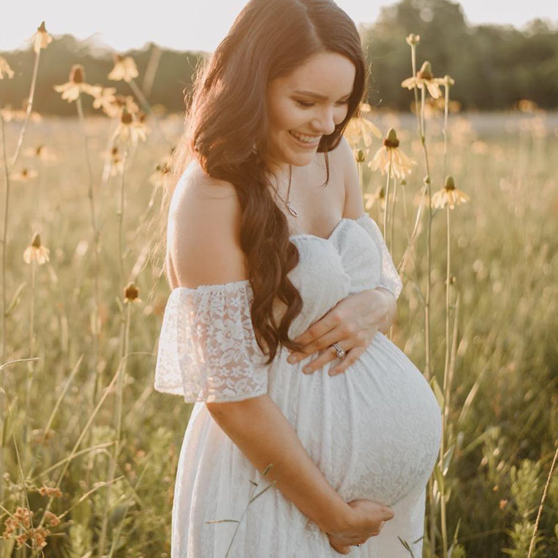 Maternity Wear - Беременные женщины с открытыми плечами и